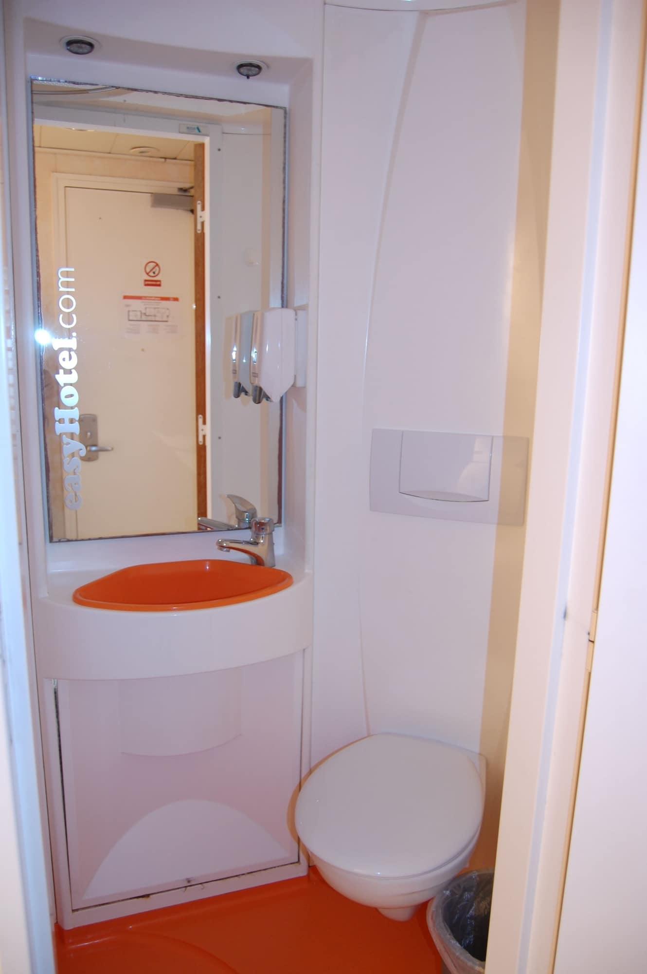 Easyhotel South Kensington Лондон Екстериор снимка