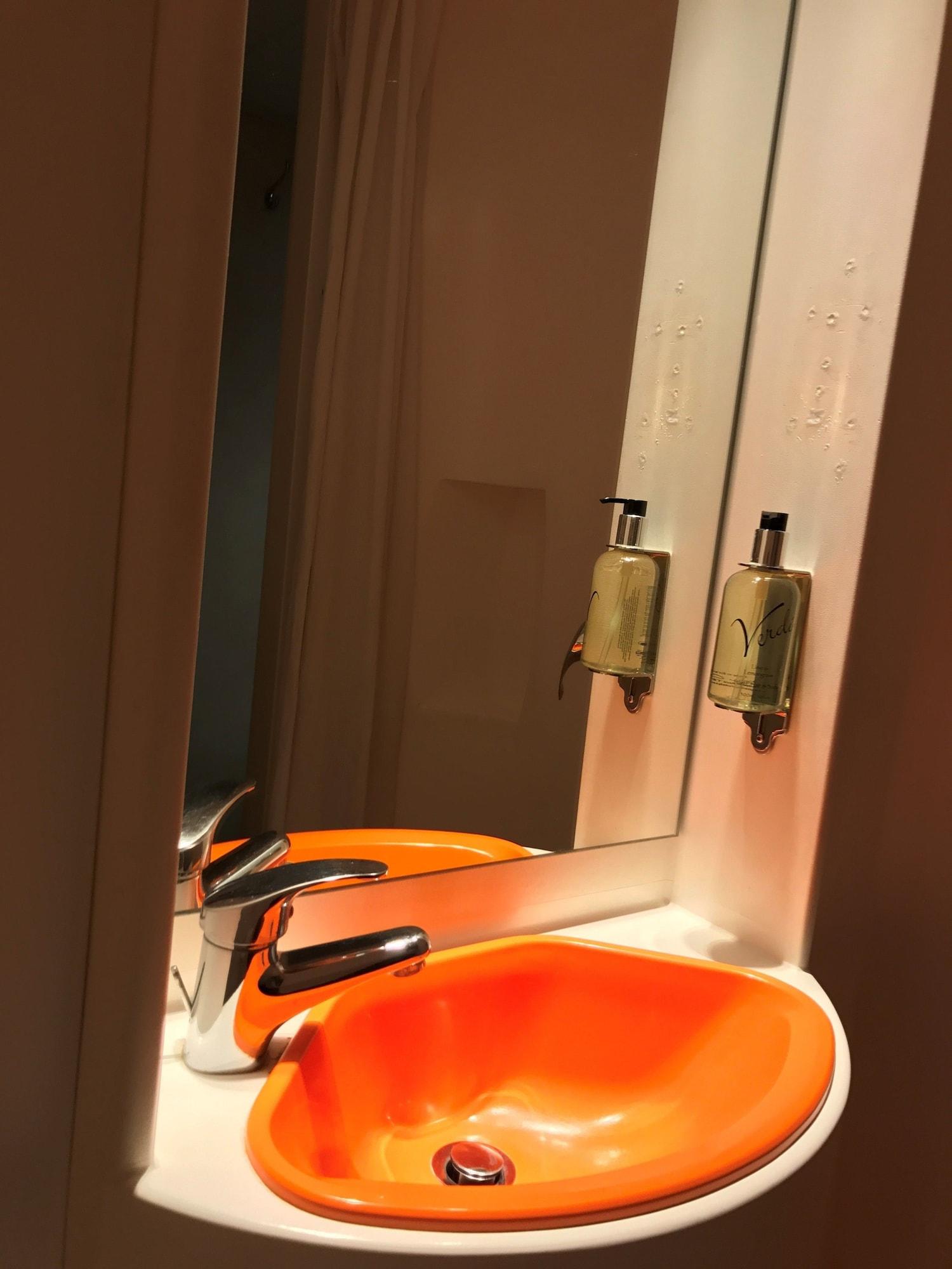 Easyhotel South Kensington Лондон Екстериор снимка